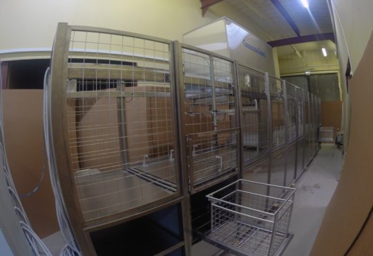 Automatic kennel sale cleaning system